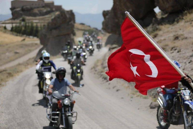 Motosiklet tutkunları buluştu, tarihi ve turistik yerler gezildi 9